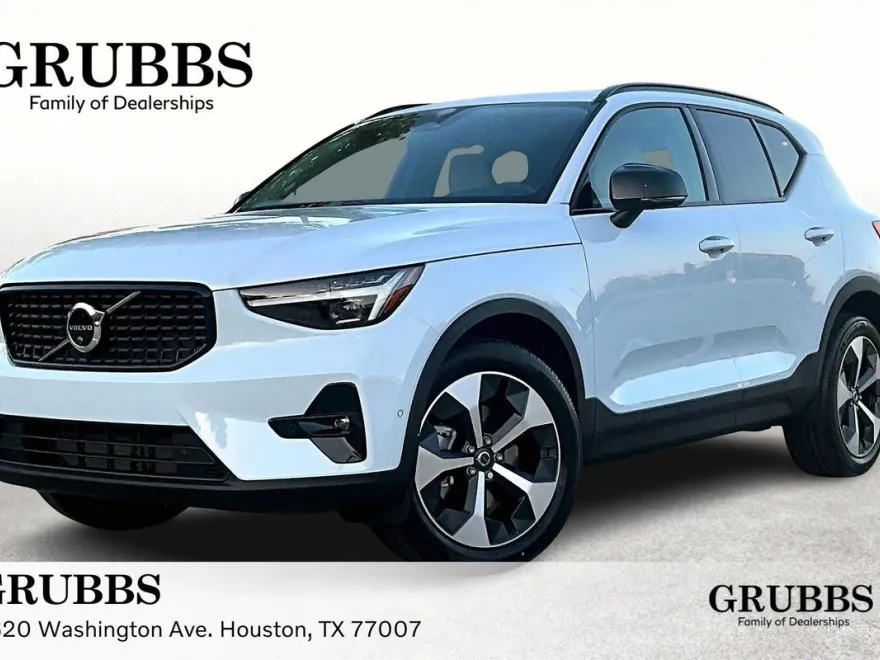 2026 Volvo XC40 Plus photo 1