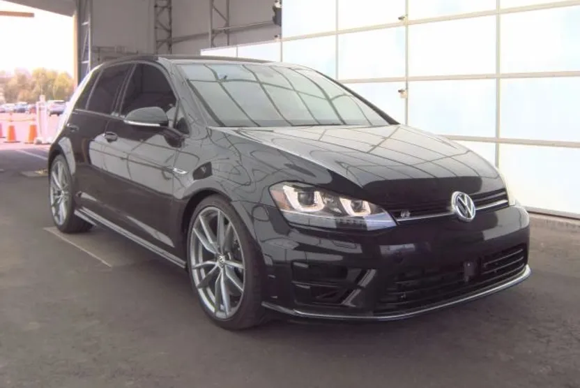 2017 Volkswagen Golf R 4Motion photo 1