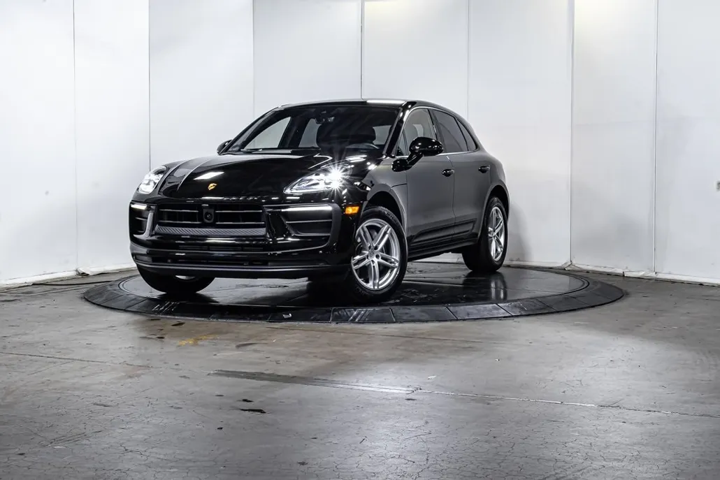 2025 Porsche Macan T photo 1