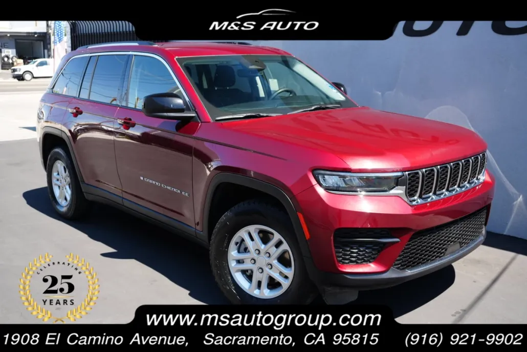 2023 Jeep Grand Cherokee Laredo Altitude photo 1