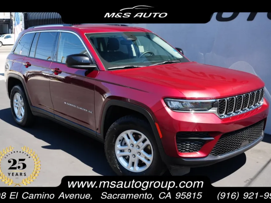 2023 Jeep Grand Cherokee Laredo Altitude photo 1