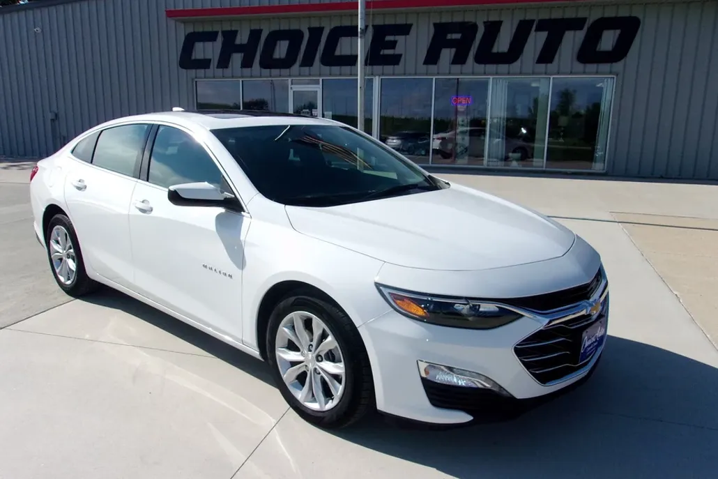 2024 Chevrolet Malibu 1LT photo 1