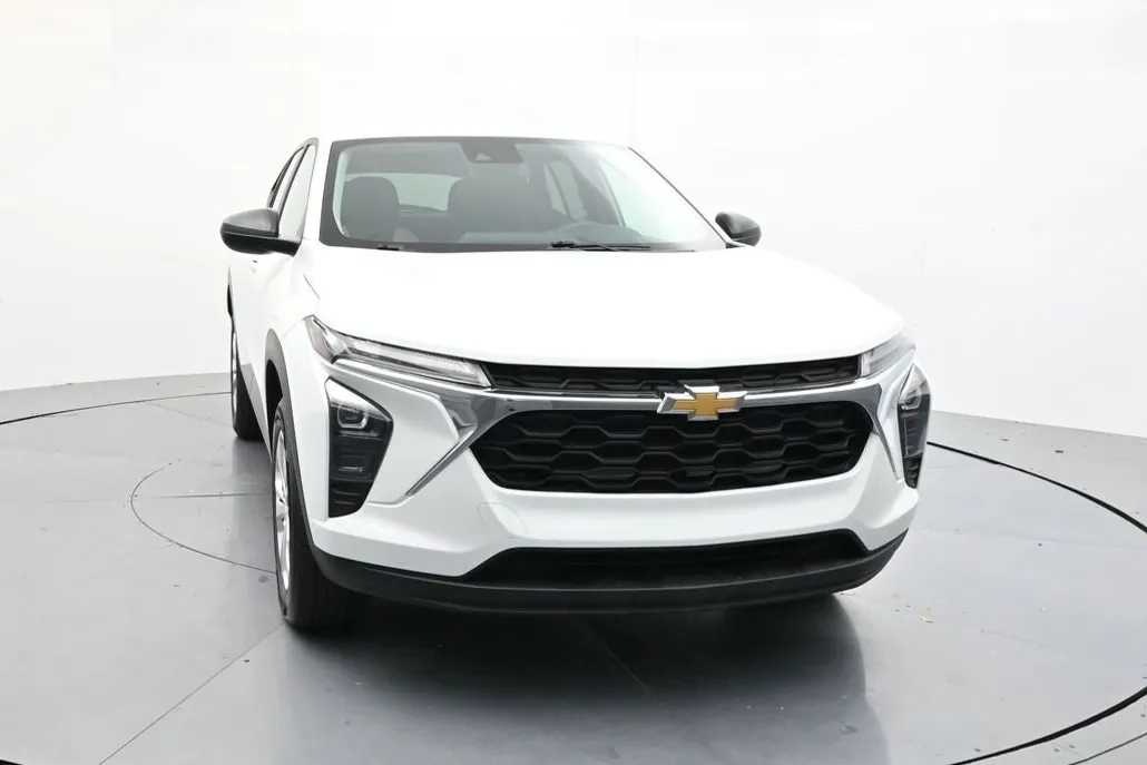 2024 Chevrolet Trax LS photo 1