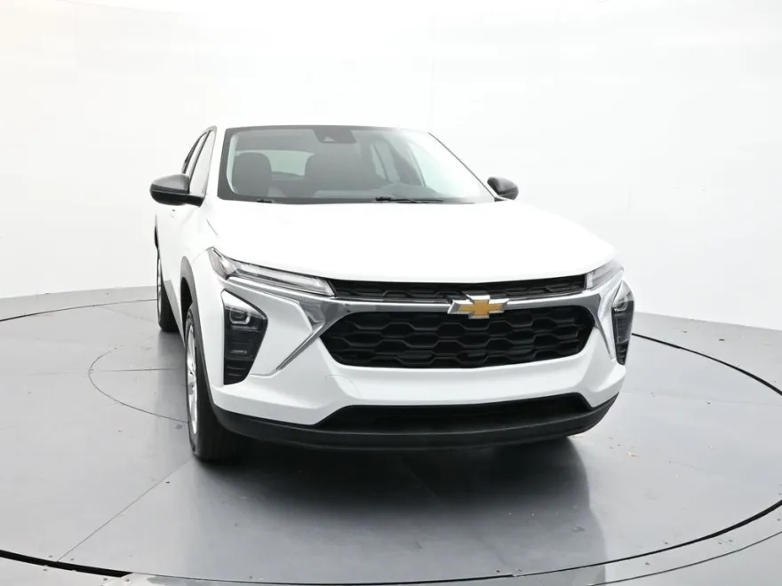 2024 Chevrolet Trax LS photo 1