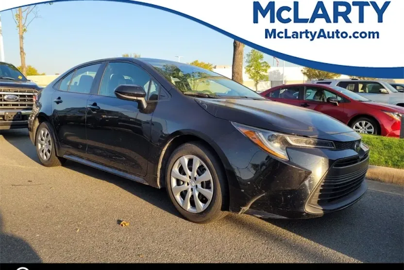 2024 Toyota Corolla LE photo 1