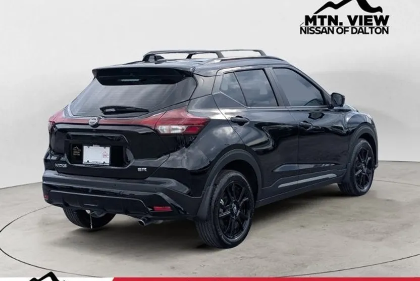 2024 Nissan Kicks SR photo 1