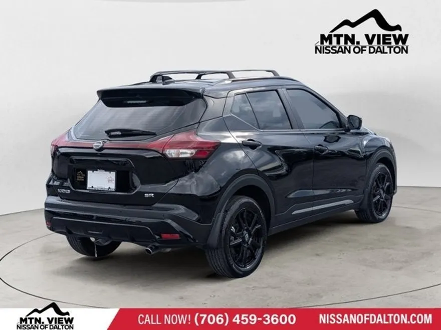 2024 Nissan Kicks SR photo 1