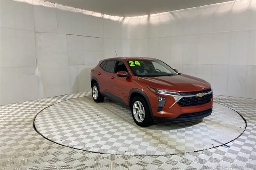 2024 Chevrolet Trax LS photo 1