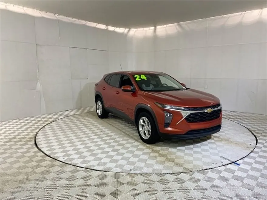 2024 Chevrolet Trax LS photo 1