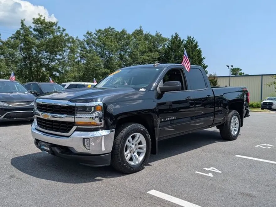 2019 Chevrolet Silverado 1500 LT photo 1