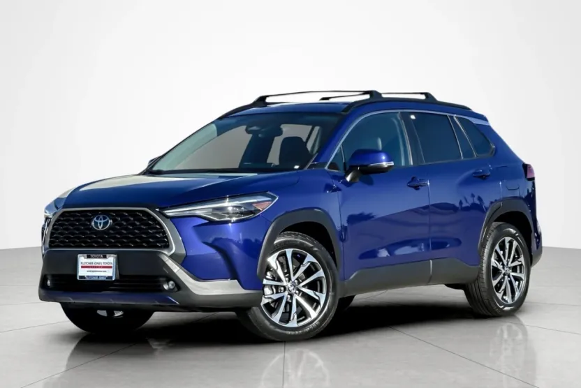 2023 Toyota Corolla Cross XLE photo 1
