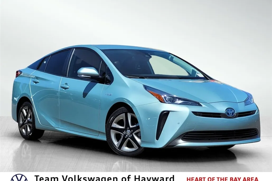 2019 Toyota Prius Limited photo 1
