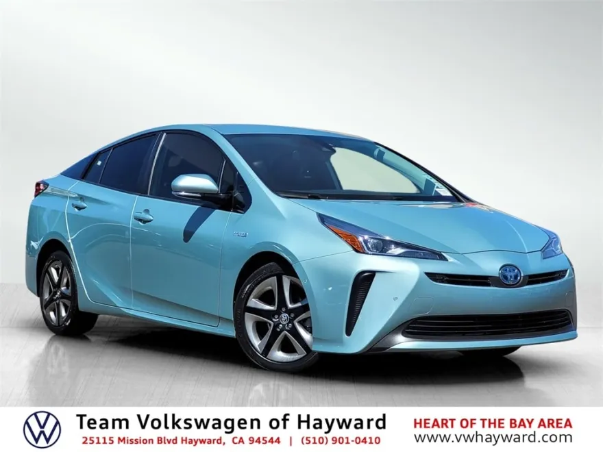 2019 Toyota Prius Limited photo 1