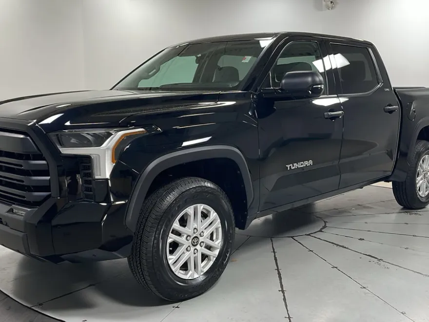 2024 Toyota Tundra SR5 photo 1
