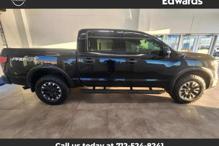 2020 Nissan Titan PRO-4X photo 1