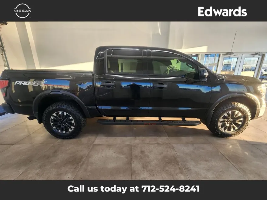 2020 Nissan Titan PRO-4X photo 1