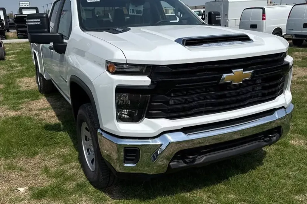 2024 Chevrolet Silverado 3500HD photo 1
