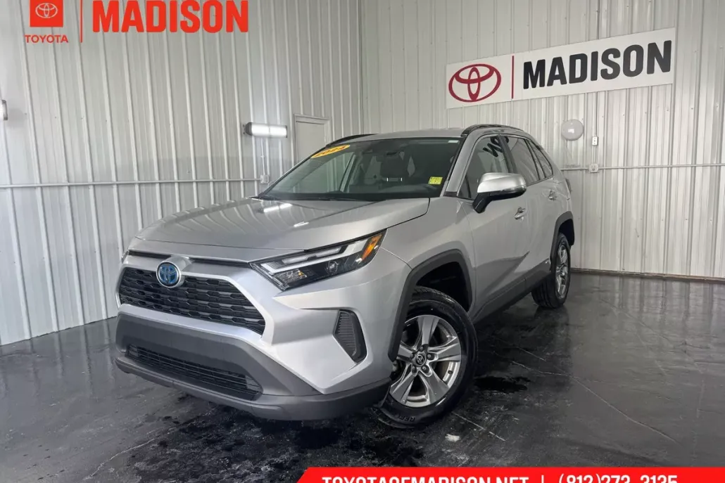 2024 Toyota RAV4 XLE photo 1
