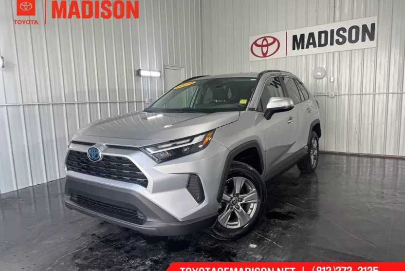2024 Toyota RAV4 XLE photo 1