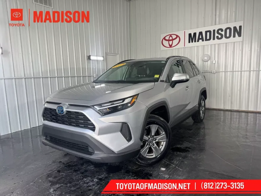2024 Toyota RAV4 XLE photo 1