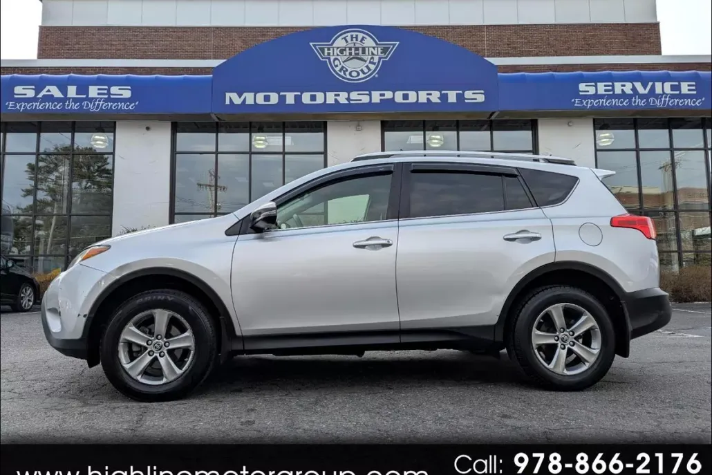 2015 Toyota RAV4 XLE photo 1