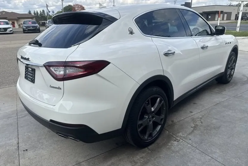 2018 Maserati Levante Base photo 1