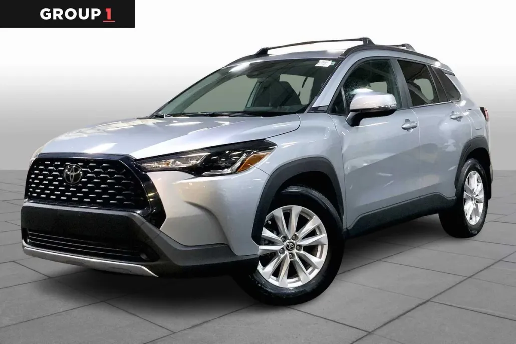 2022 Toyota Corolla Cross LE photo 1