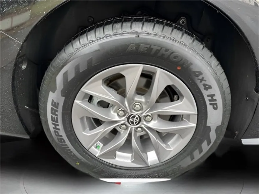 2022 Toyota Sienna XLE photo 1