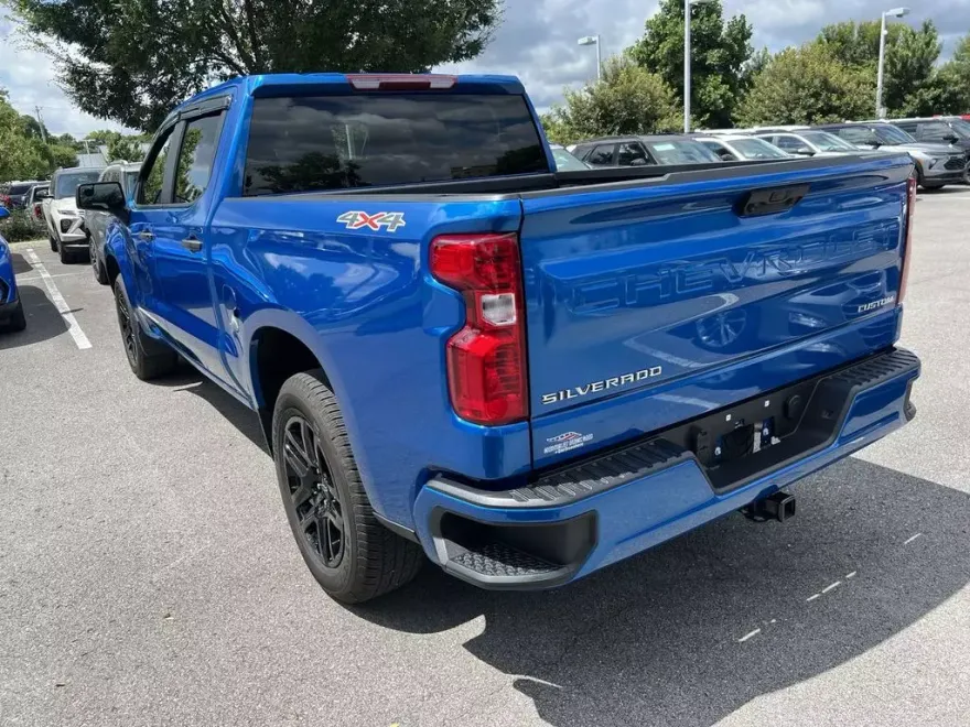 2024 Chevrolet Silverado 1500 Custom photo 1
