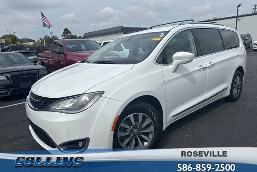 2020 Chrysler Pacifica Touring Plus photo 1