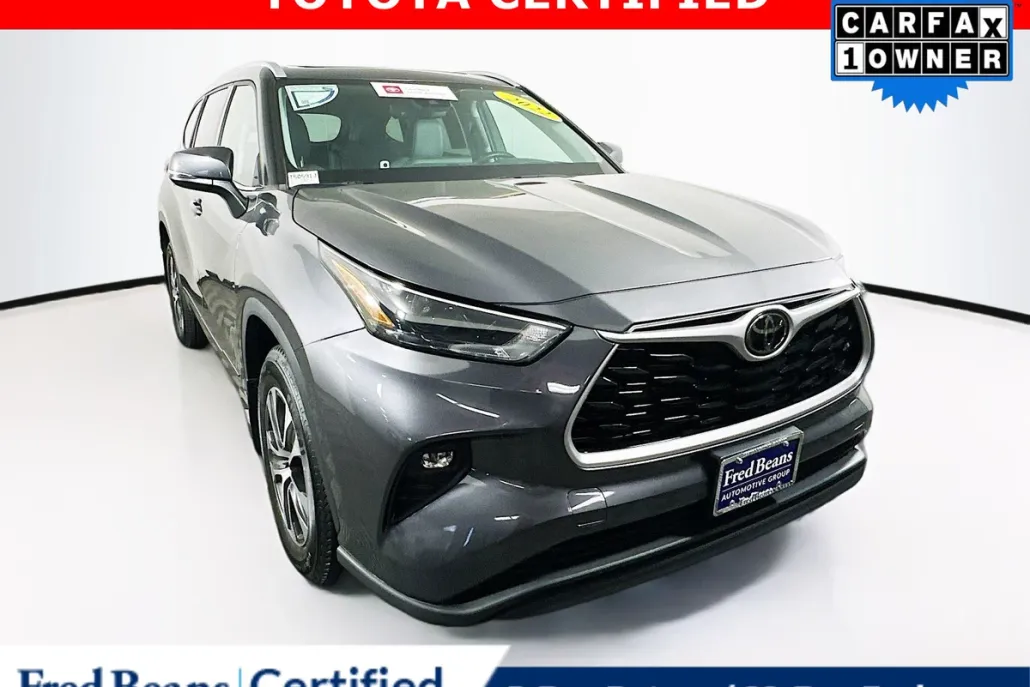 2022 Toyota Highlander XLE photo 1