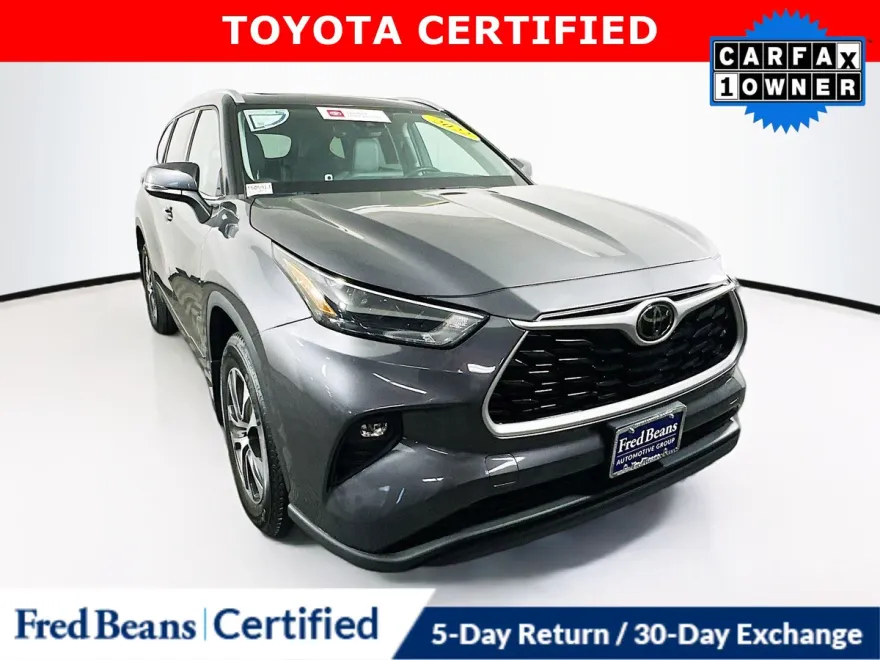 2022 Toyota Highlander XLE photo 1