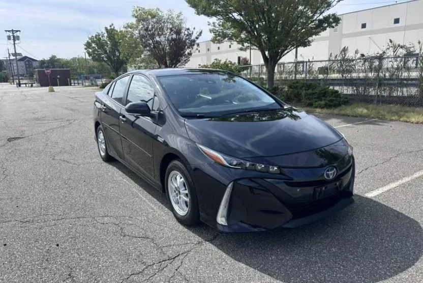 2022 Toyota Prius Prime LE photo 1