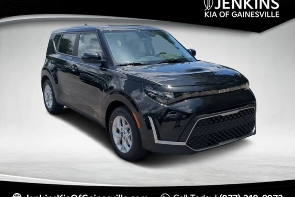 2025 Kia Soul LX photo 1