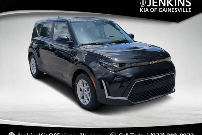 2025 Kia Soul LX photo 1