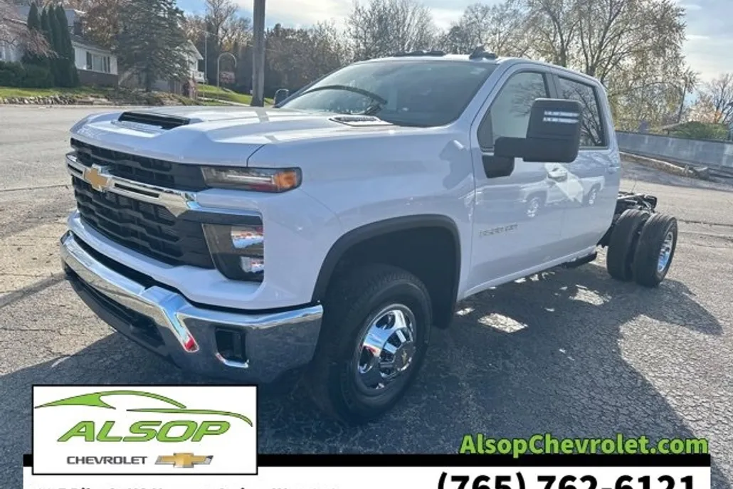 2025 Chevrolet Silverado 3500HD LT photo 1