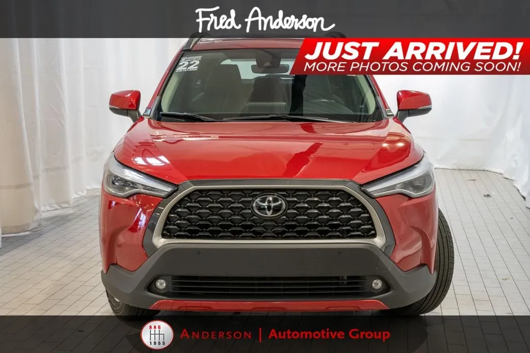 2022 Toyota Corolla Cross XLE photo 1