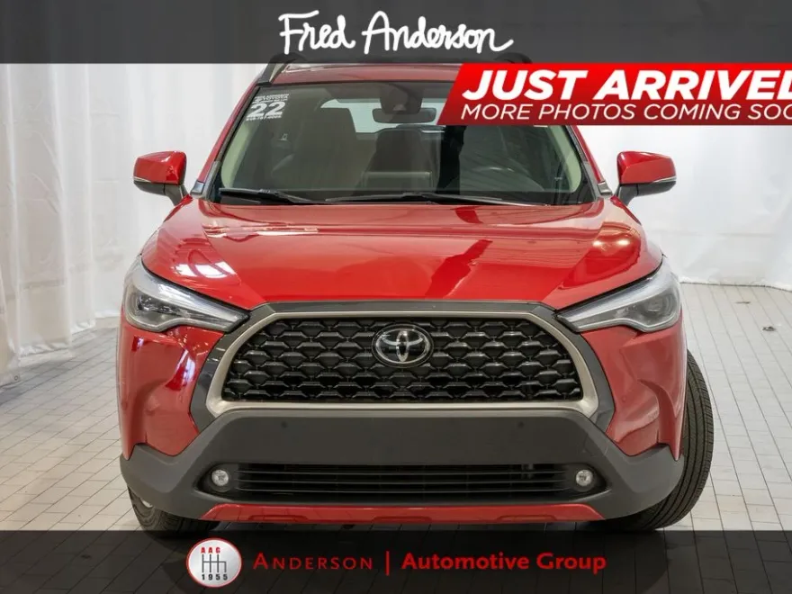 2022 Toyota Corolla Cross XLE photo 1