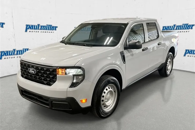 2025 Ford Maverick XL photo 1