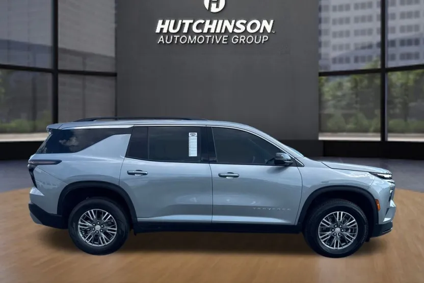 2025 Chevrolet Traverse photo 1