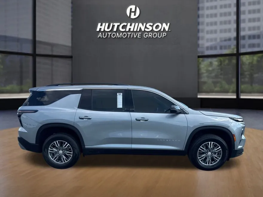 2025 Chevrolet Traverse photo 1