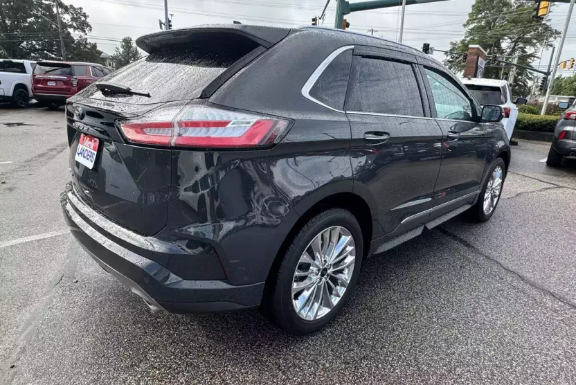 2021 Ford Edge Titanium photo 1