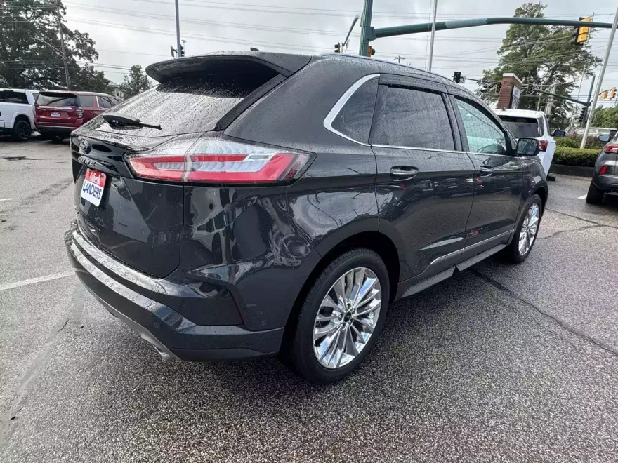 2021 Ford Edge Titanium photo 1