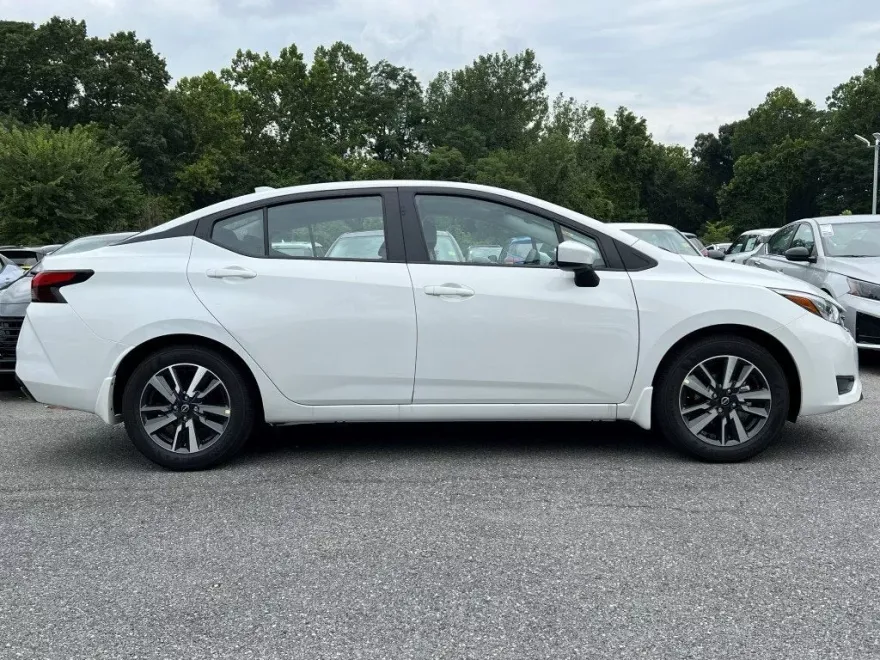 2025 Nissan Versa 1.6 SV photo 1