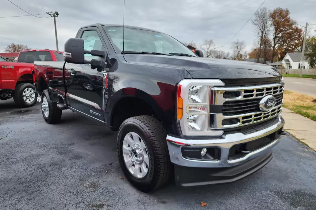 2023 Ford F-350 XLT photo 1
