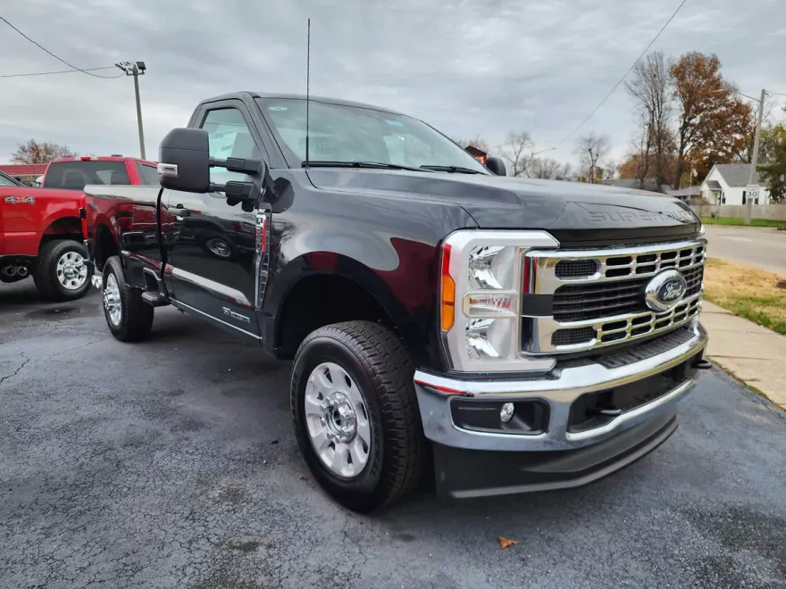 2023 Ford F-350 XLT photo 1