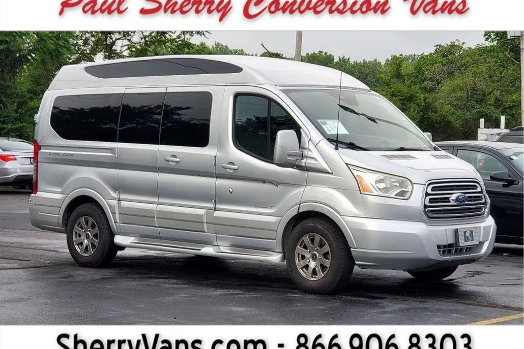 2017 Ford Transit XLT photo 1