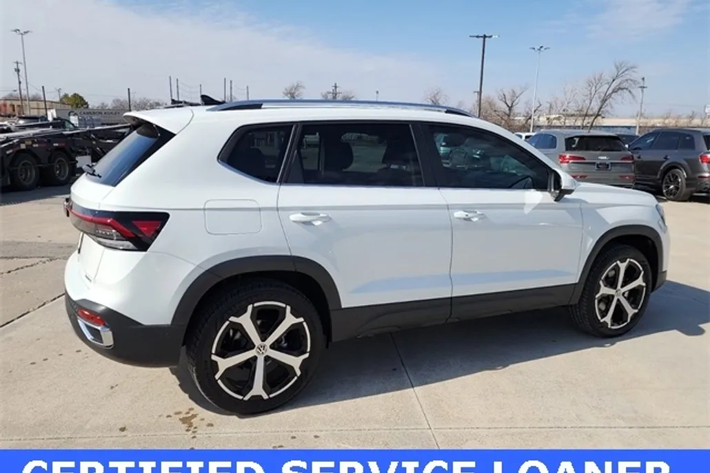 2025 Volkswagen Taos SEL photo 1