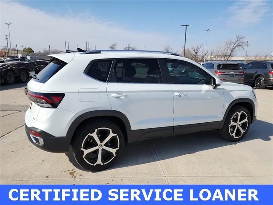 2025 Volkswagen Taos SEL photo 1