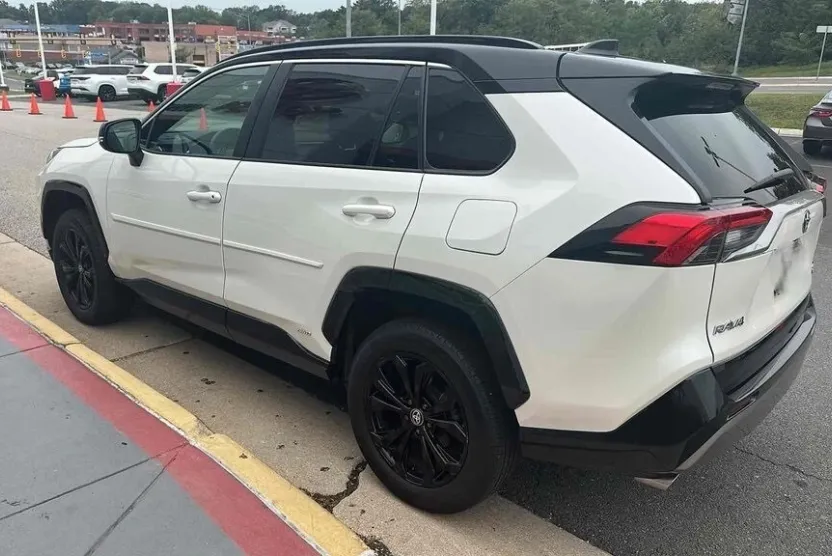 2022 Toyota RAV4 Hybrid XSE photo 1